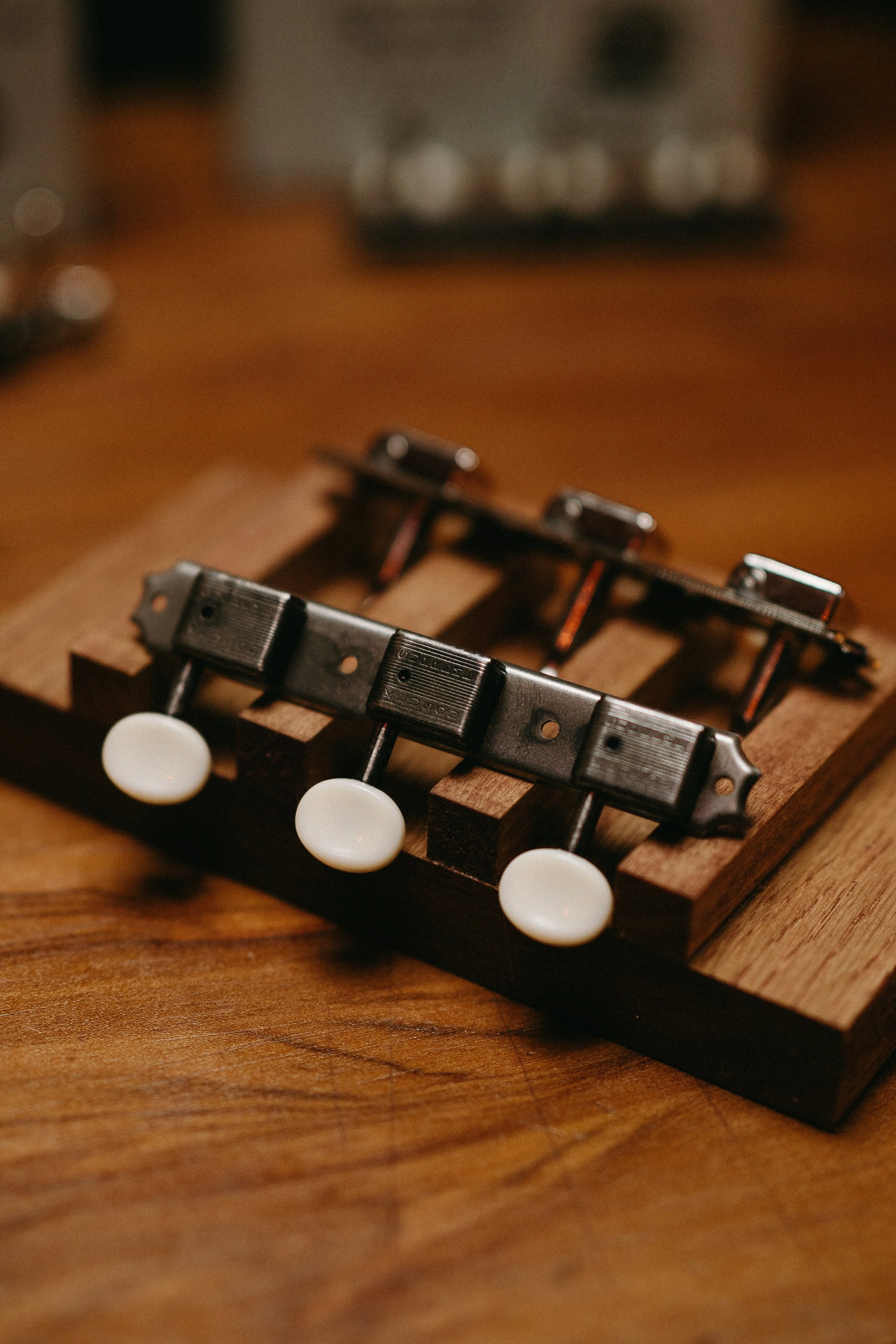 Aged Kluson Tuners — Mood Guitars